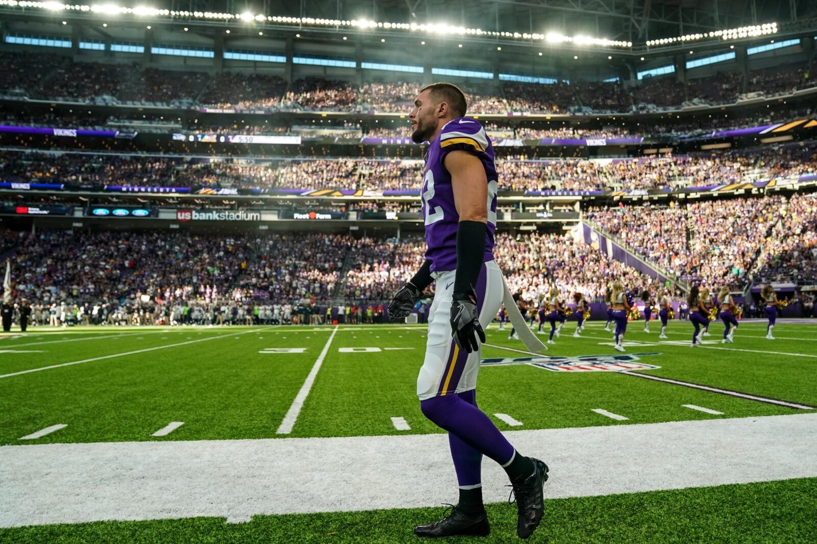Harrison Smith stands on sideline before Vikings vs. Seahawks game.