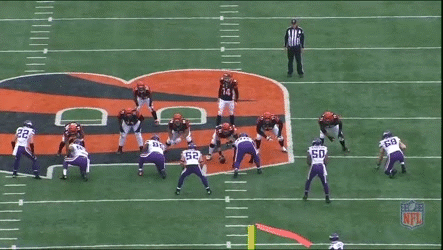 Griffen can lock his arms out while moving his feet—a huge asset in the run game (from the LDE spot)
