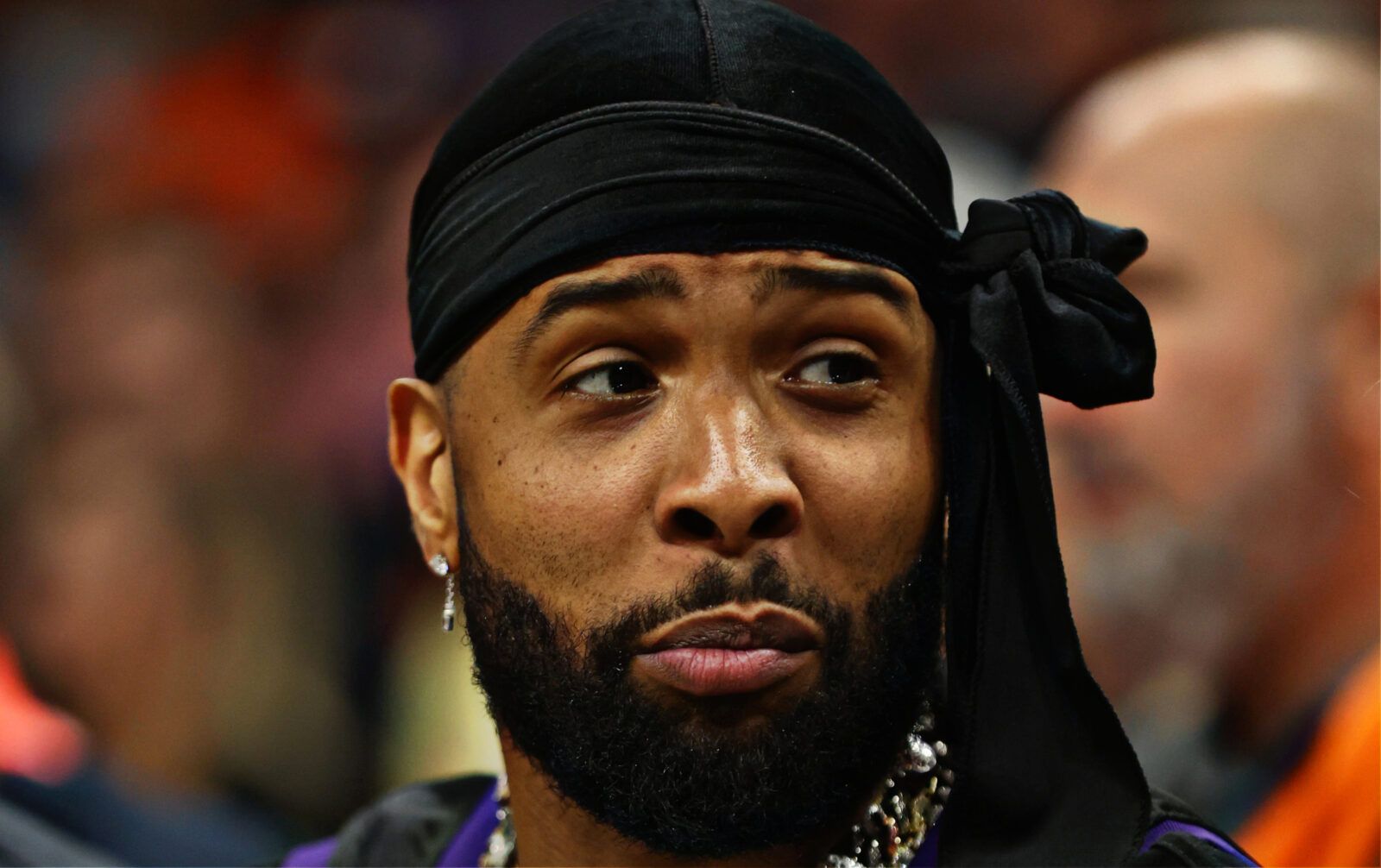 Odell Beckham Jr. and Lauren Wood watch the Suns-Mavericks playoff game at Footprint Center.