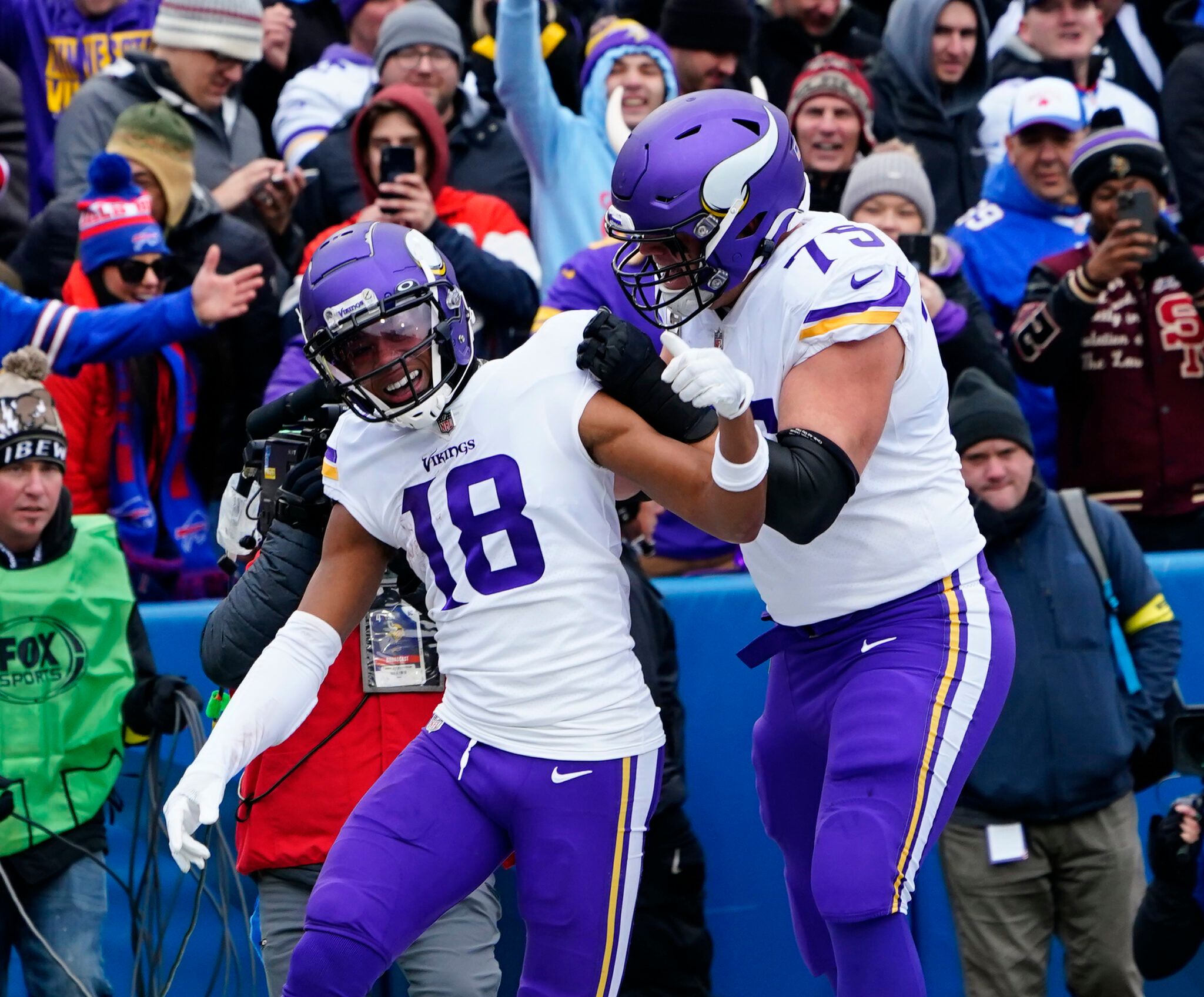 Vikings Place 2 Players on IR, Sign 2 New