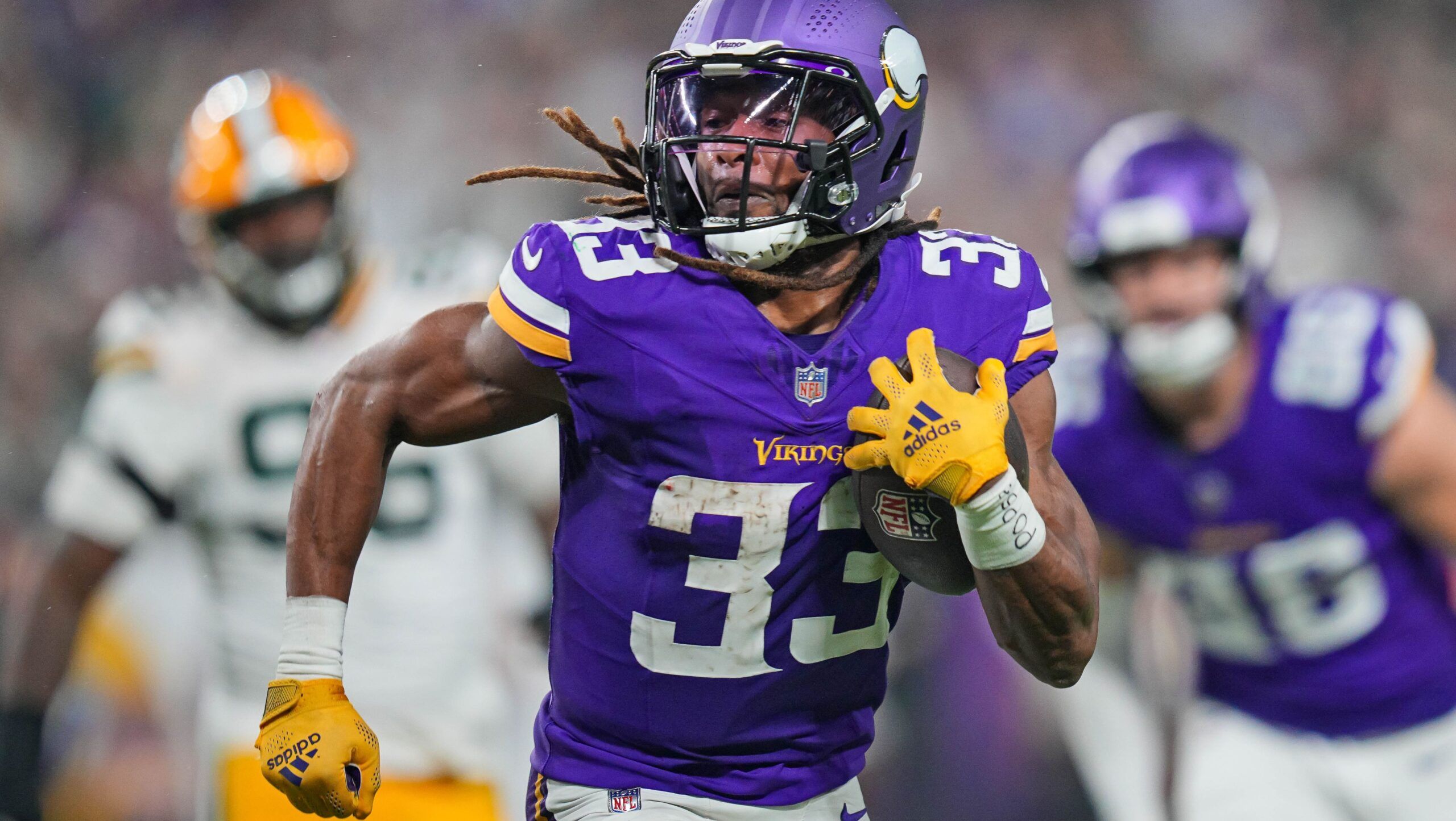 Aaron Jones runs the ball for the Vikings against the Packers at U.S. Bank Stadium.