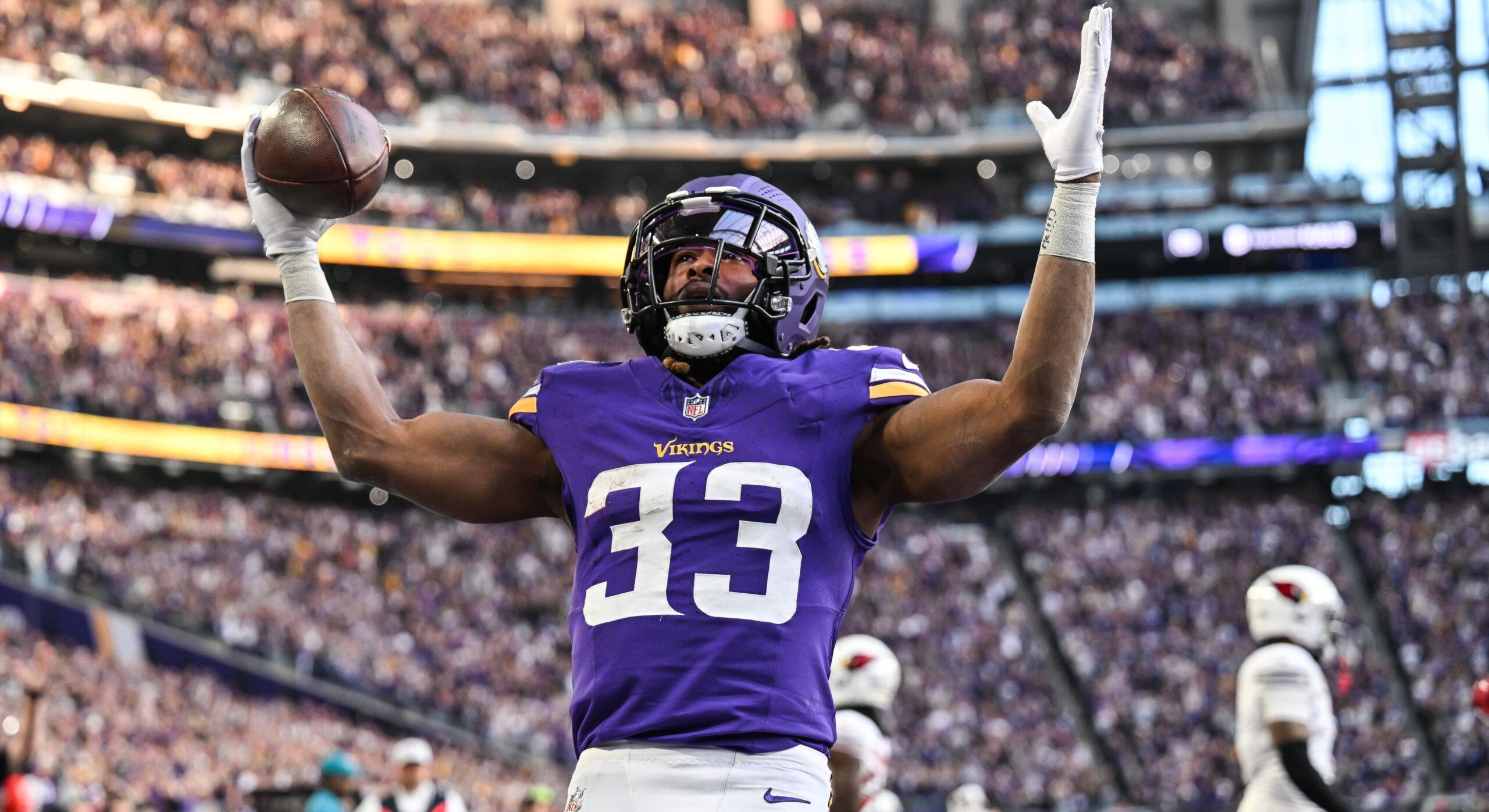 Aaron Jones celebrates his game-winning touchdown for the Vikings vs. Cardinals.