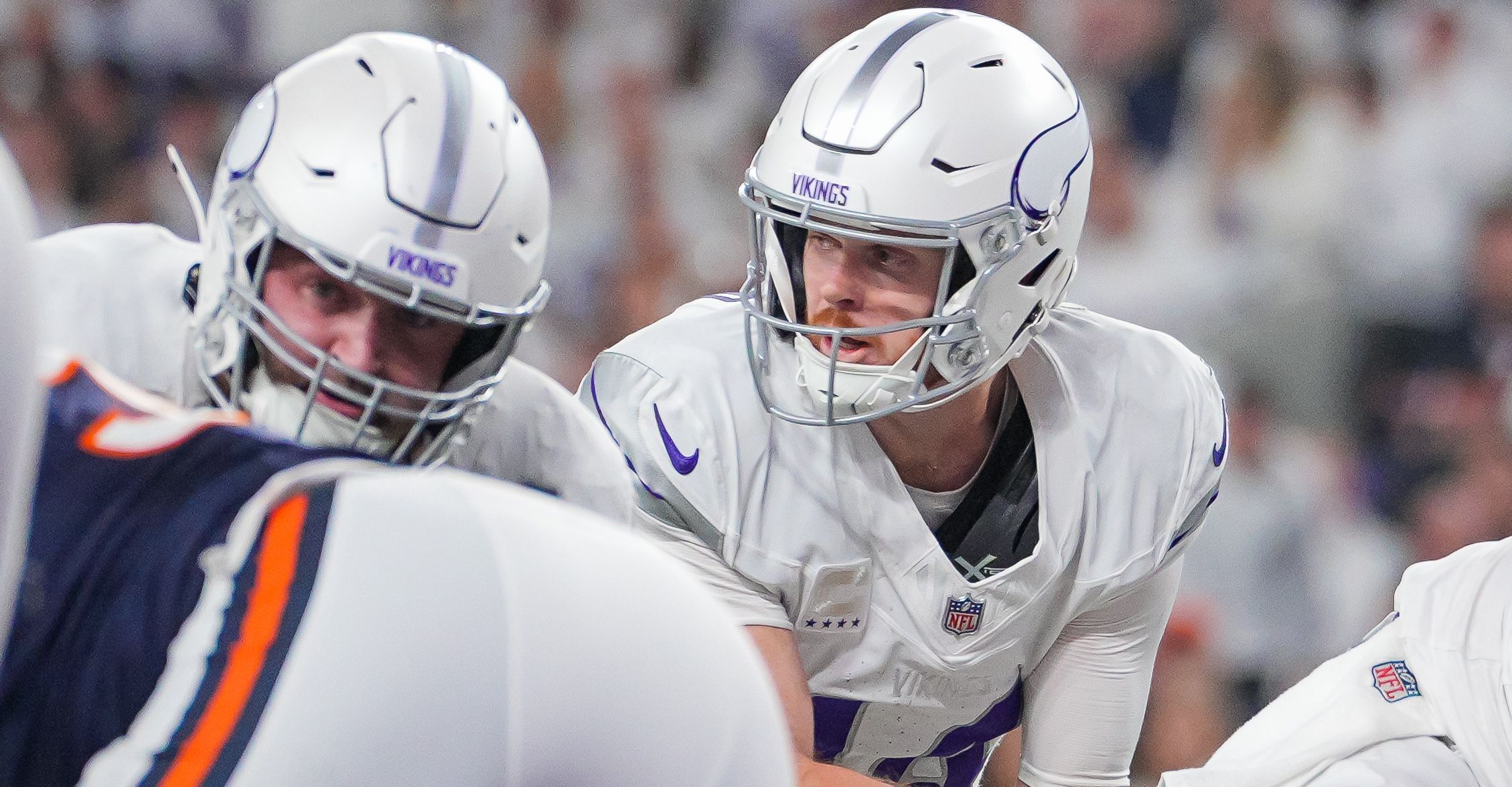 Sam Darnold lines up under center during Vikings vs. Bears game at U.S. Bank Stadium.
