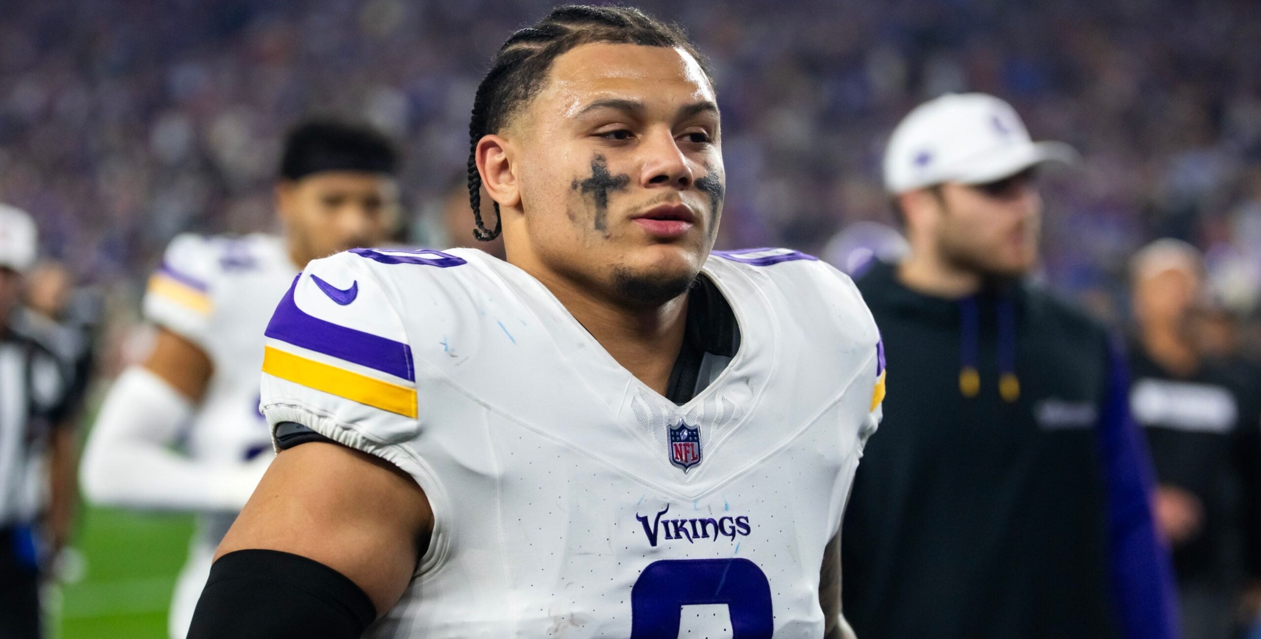 Ivan Pace Jr. plays defense during a Vikings playoff game against the Rams.