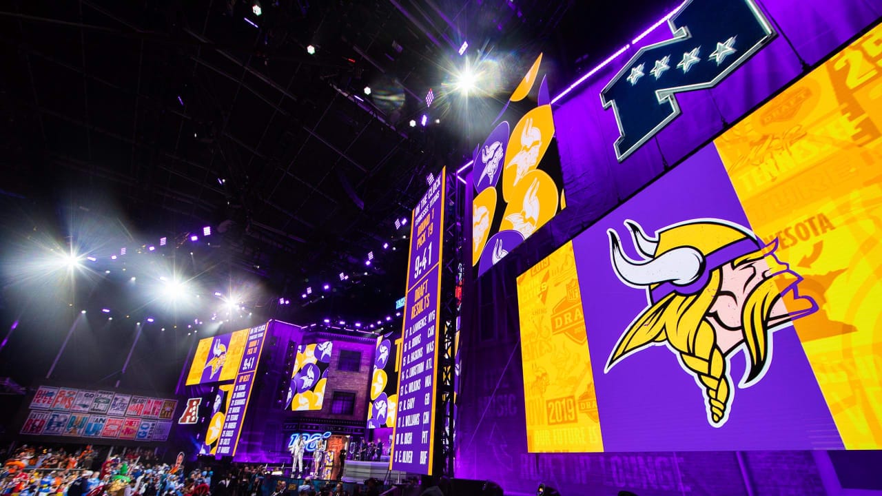 Stu Voigt announces a Vikings draft pick on stage at the NFL Draft