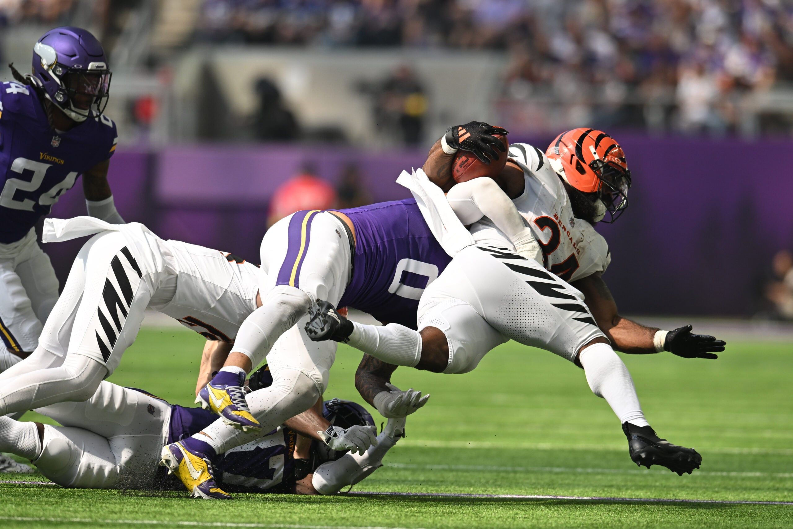 Ivan Pace Jr. tackles Samaje Perine during a Vikings game.