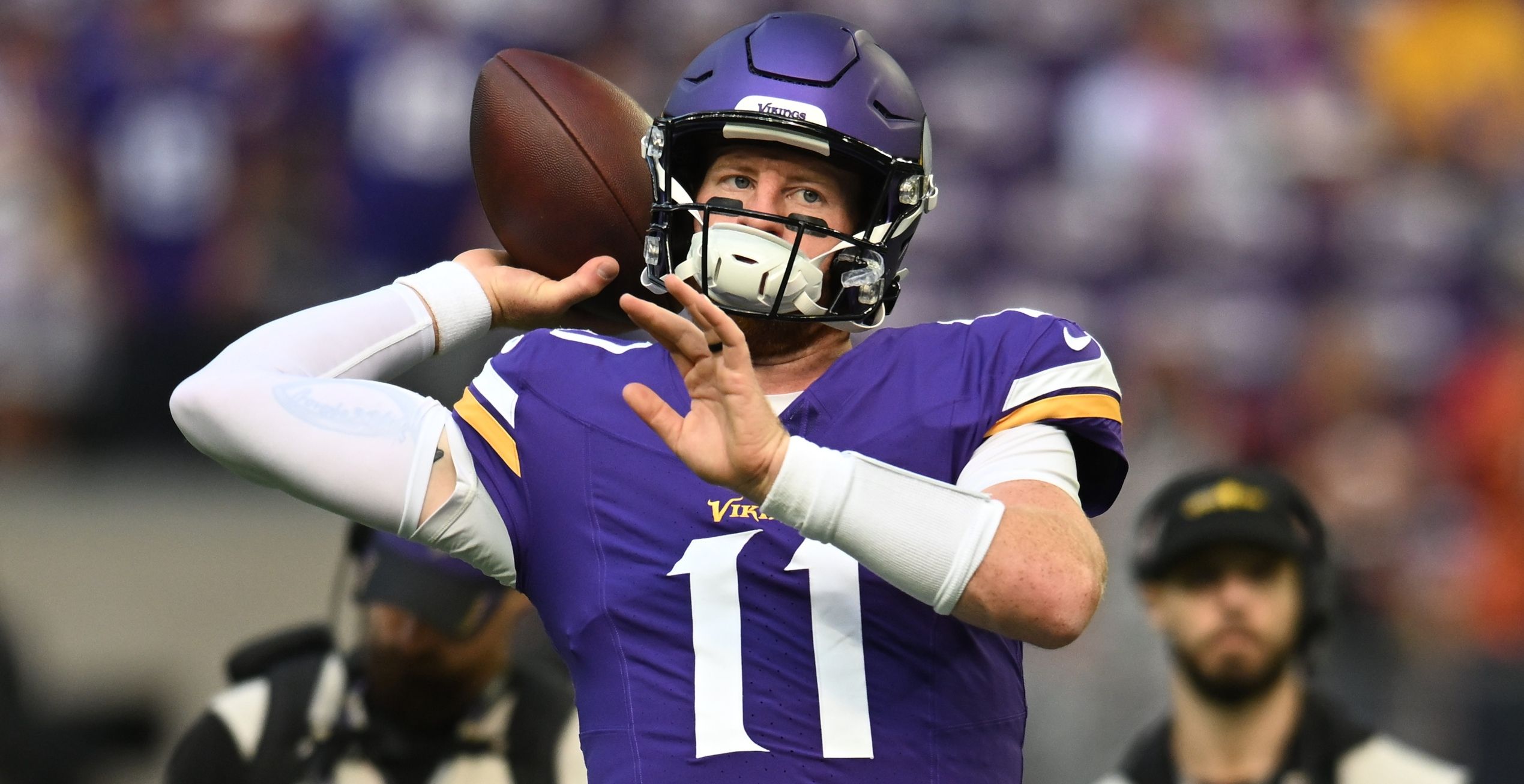 Carson Wentz warms up before the Vikings’ game against the Cincinnati Bengals at U.S. Bank Stadium.