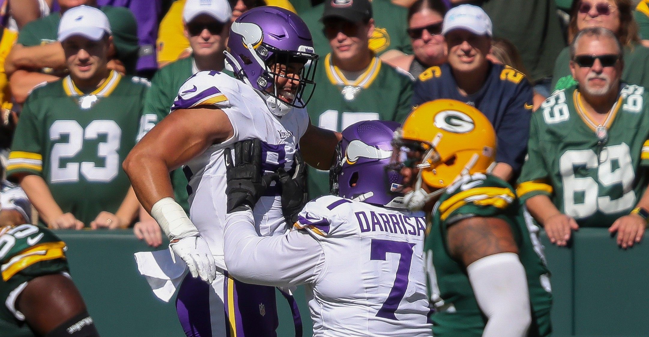 Vikings OT Christian Darrisaw lifts up a pass-catcher in 2024