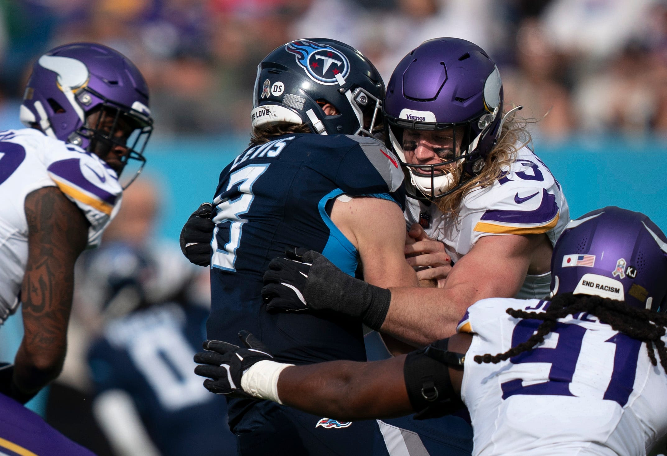 Vikings OLB Andrew Van Ginkel hits Titans QB Will Levis in 2024.