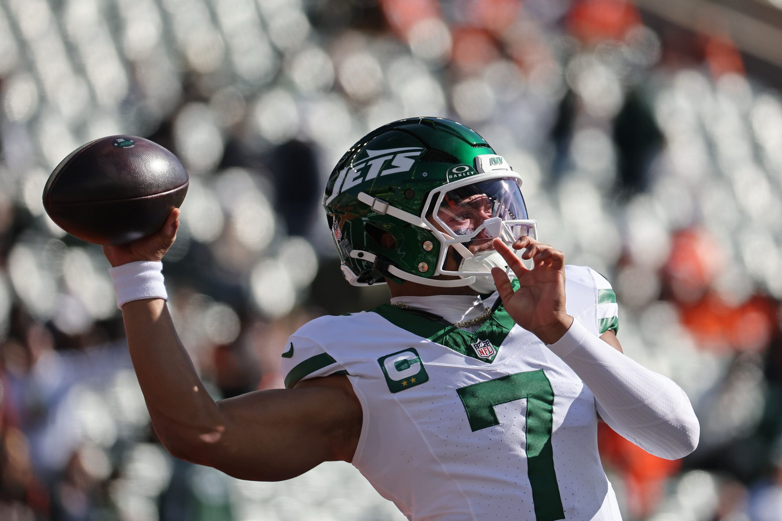 Justin Fields warms up before the Jets face the Bengals at Paycor Stadium.