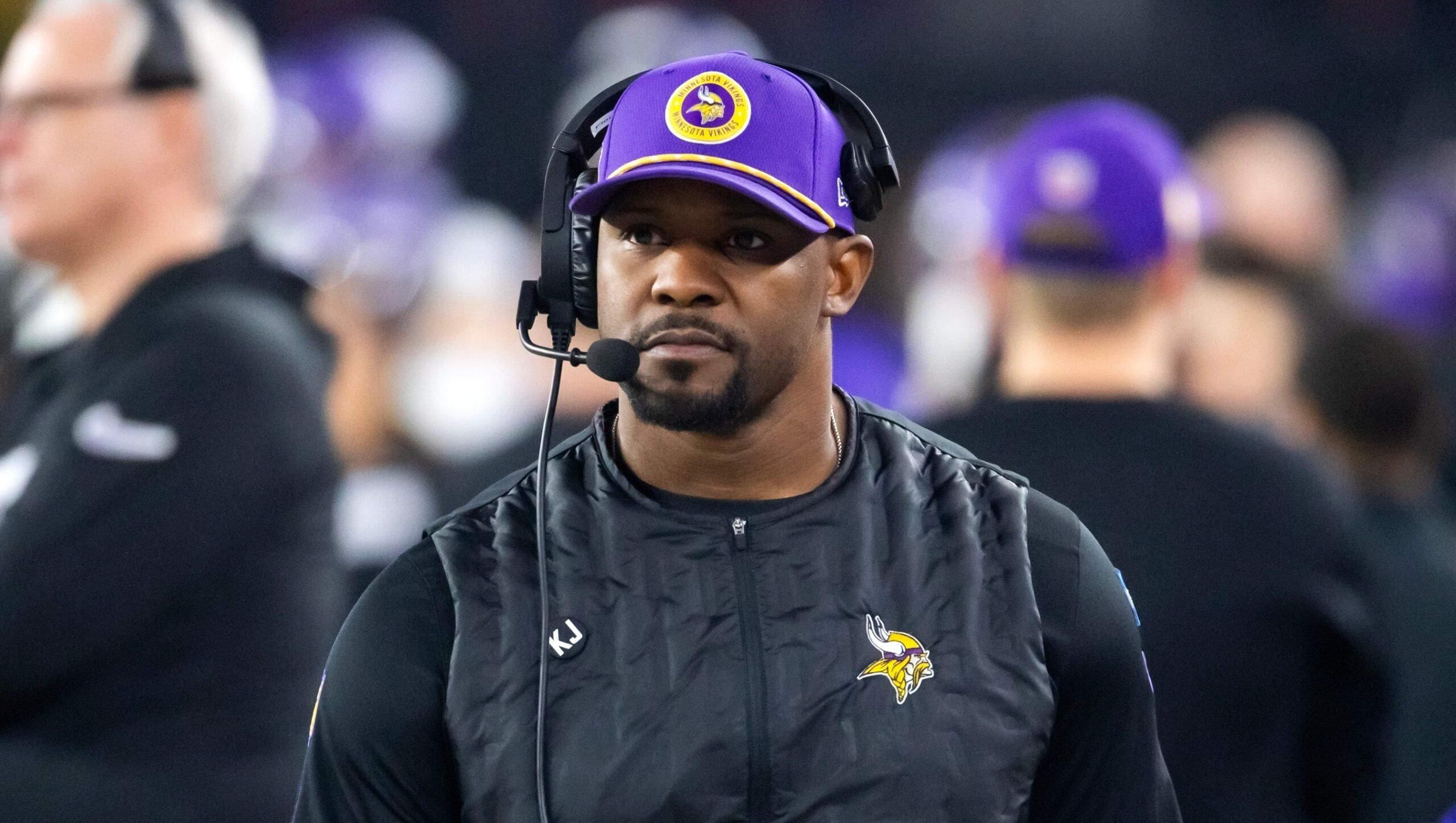 Brian Flores stands on the sideline during the Vikings’ playoff game against the Rams at State Farm Stadium.