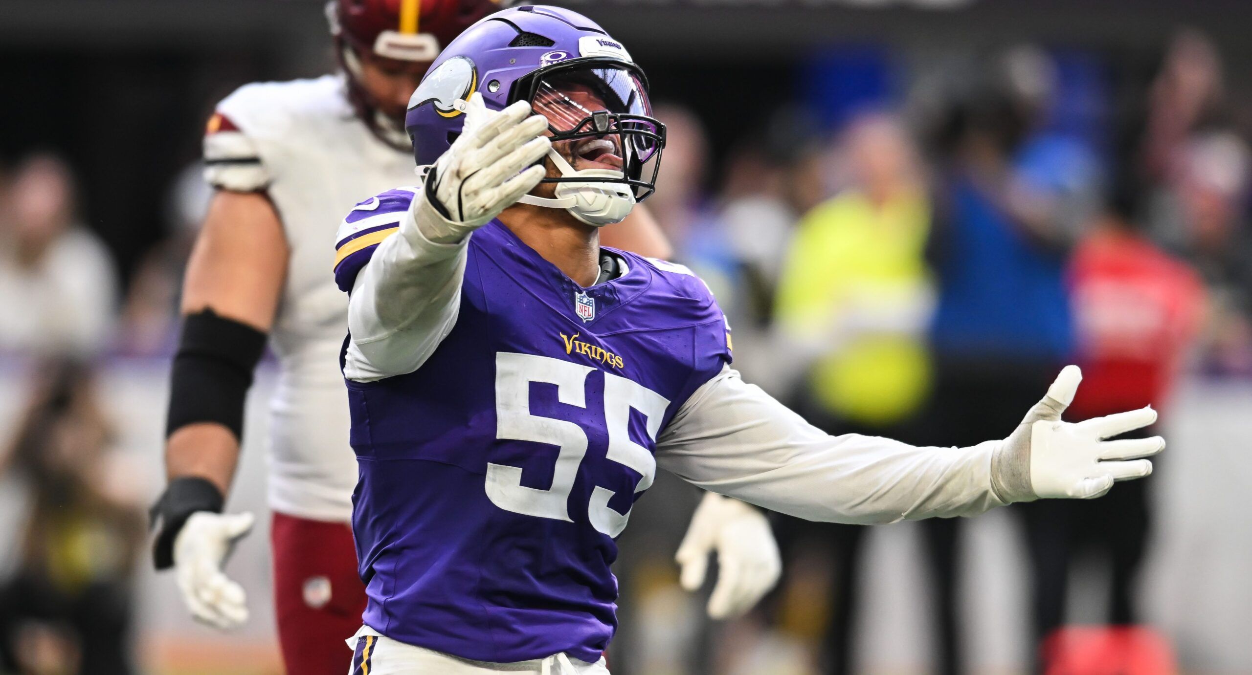 Eric Wilson reacts during a Vikings defensive play against the Washington Commanders at U.S. Bank Stadium.