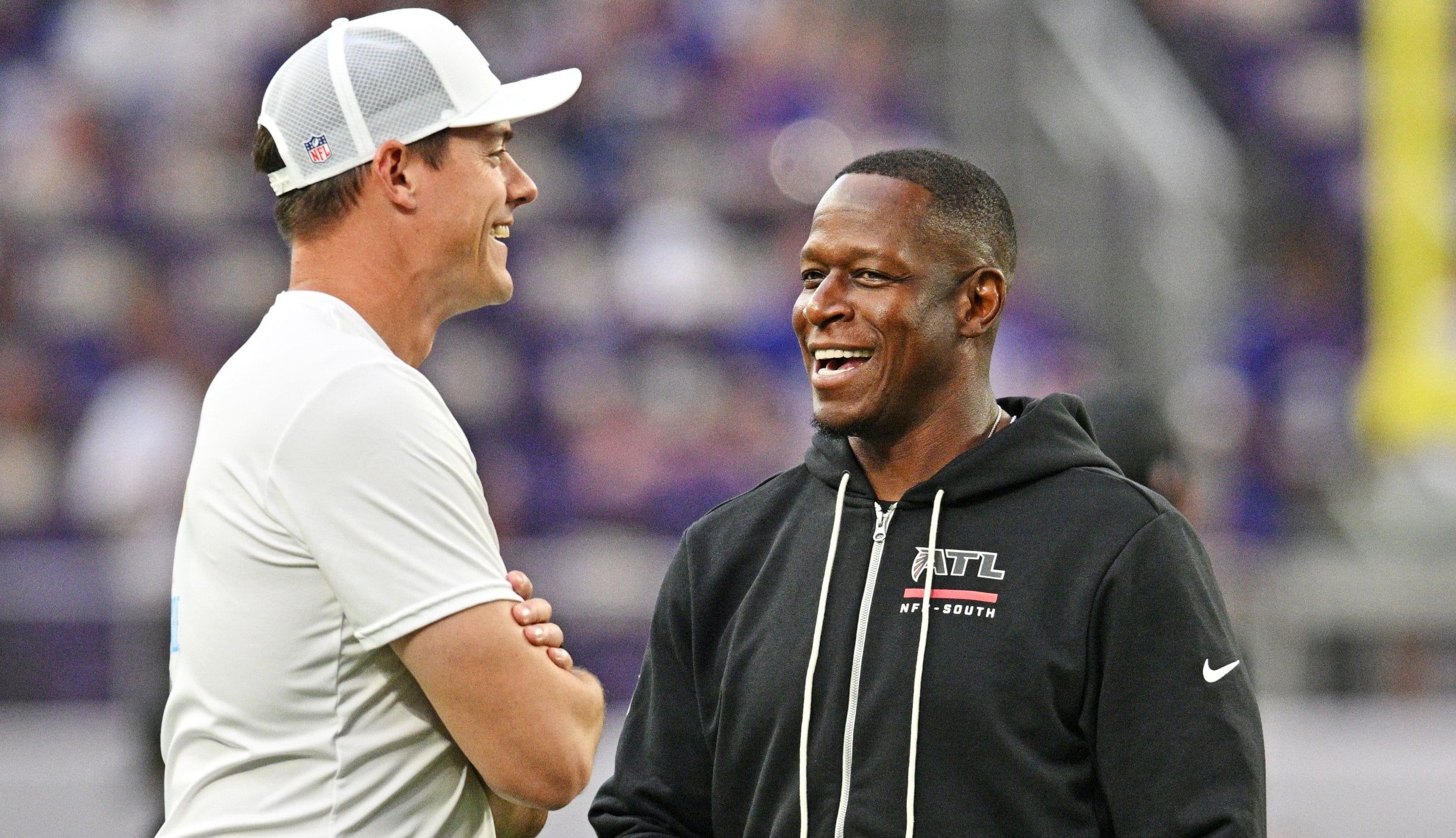 Vikings HC Kevin O'Connell and Raheem Morris in 2025