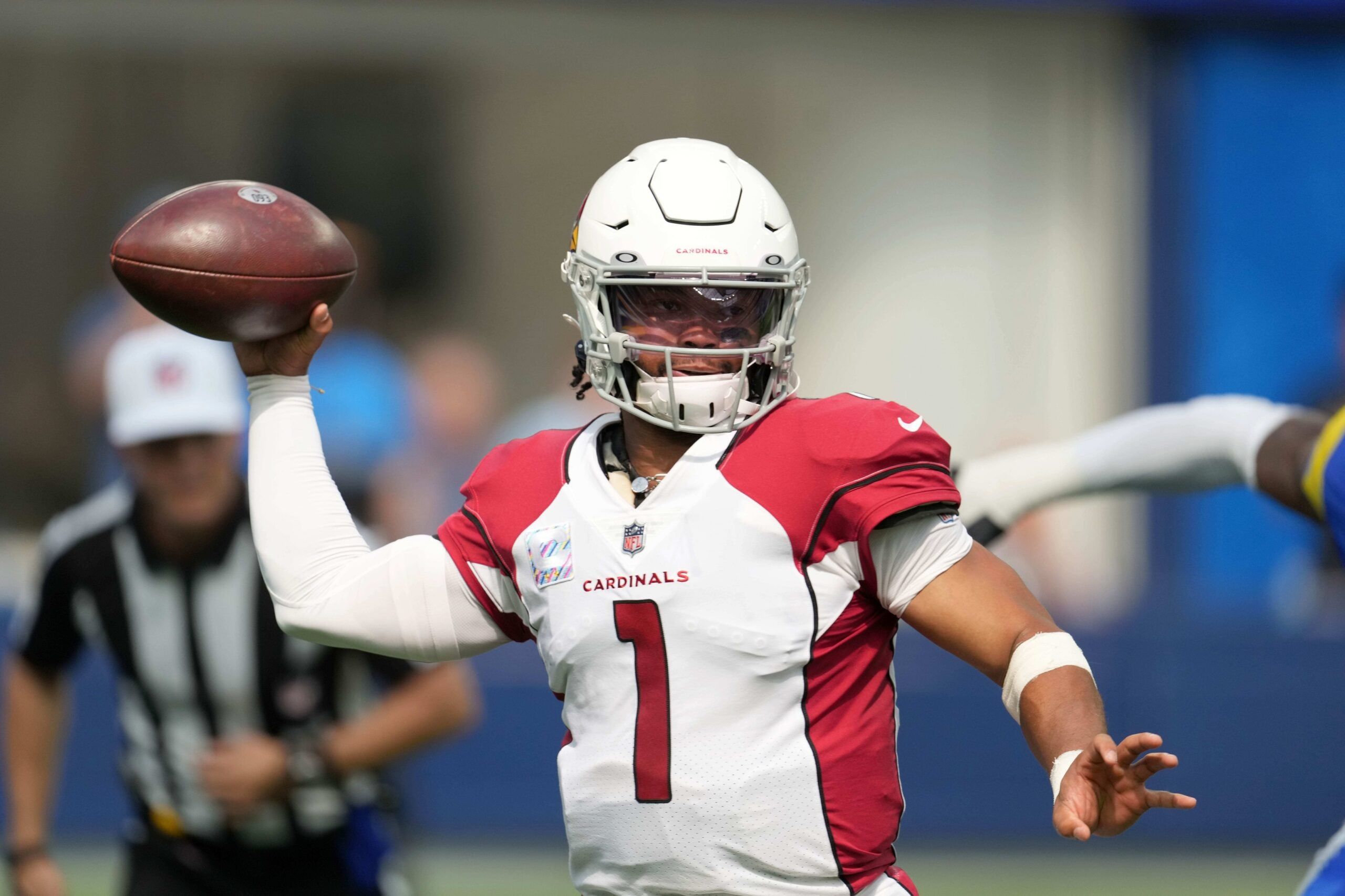 Kyler Murray throwing a pass during a Cardinals game against the Los Angeles Rams at SoFi Stadium.