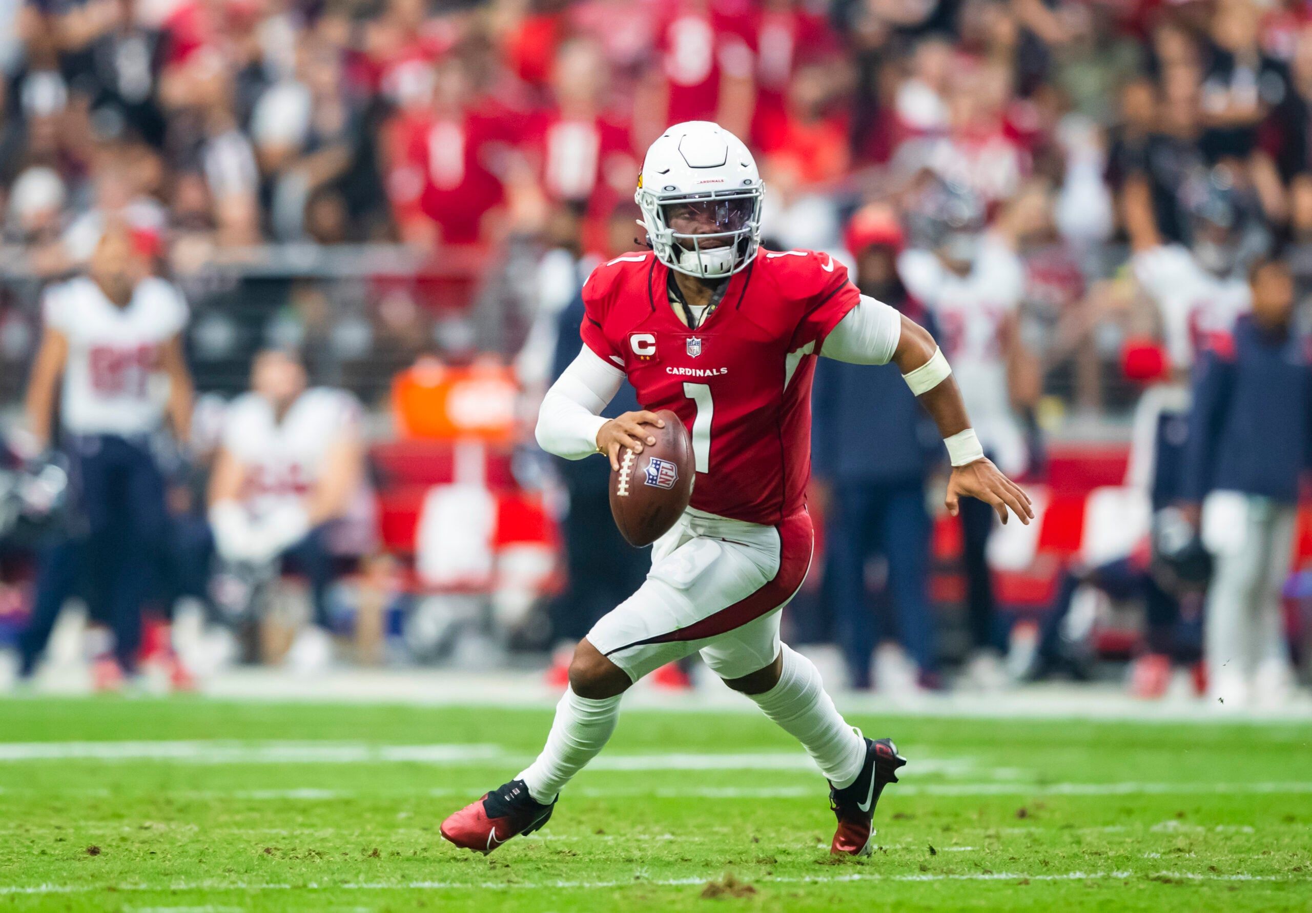 Kyler Murray lined up on offense during a Cardinals game against the Houston Texans at State Farm Stadium.