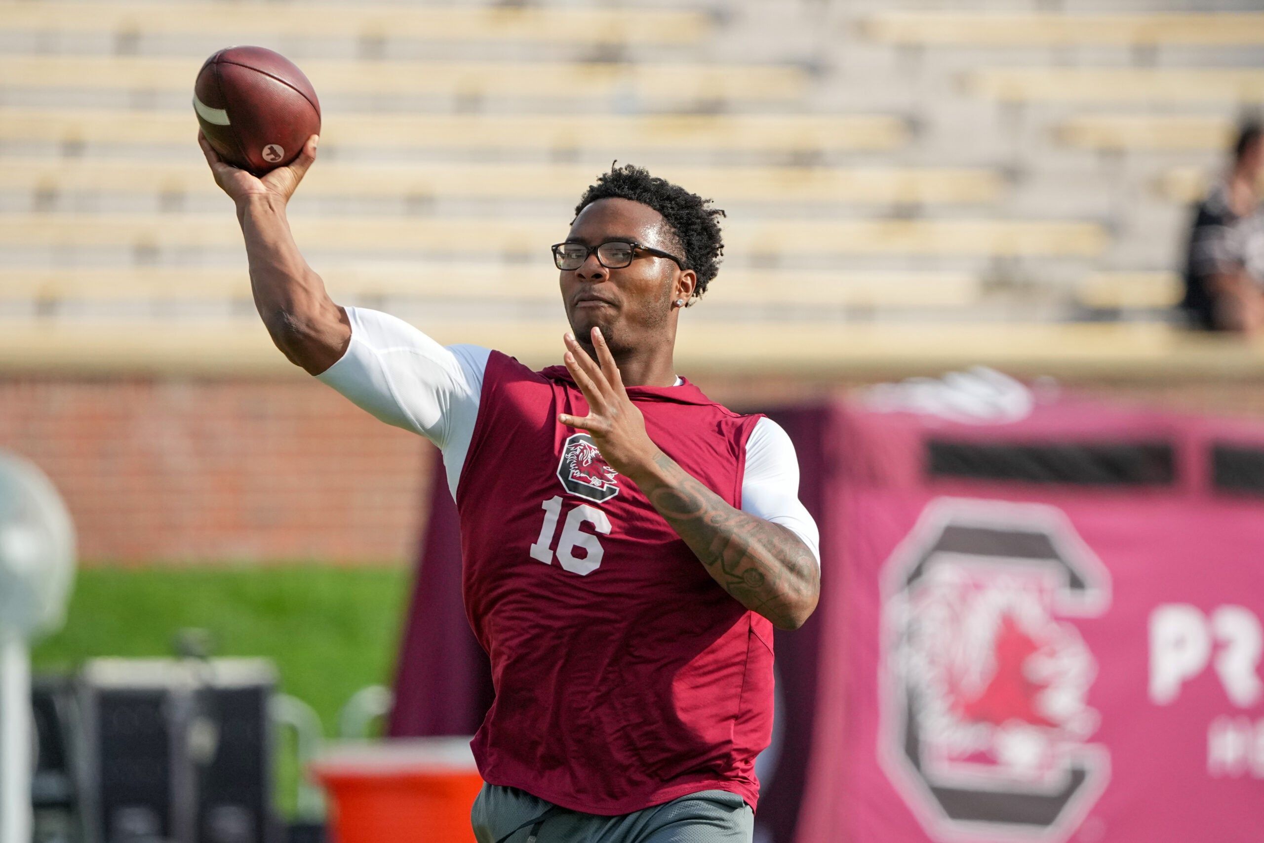 LaNorris Sellers warms up before South Carolina faces Missouri.
