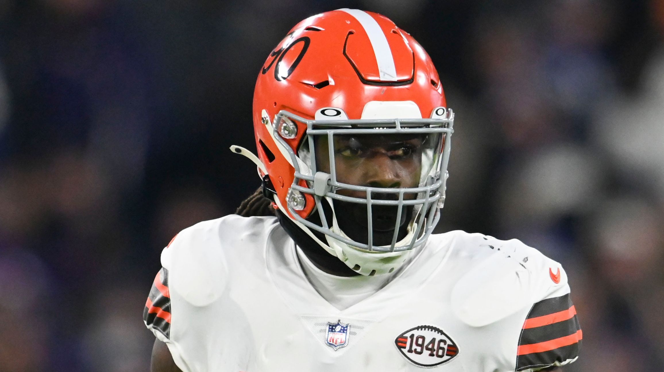 Bowns EDGE Jadeveon Clowney against the Ravens in 2021