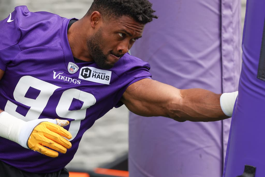 PurplePTSD: Hunter's Eyes on Sack Record, Mundt Hype, Jared Allen