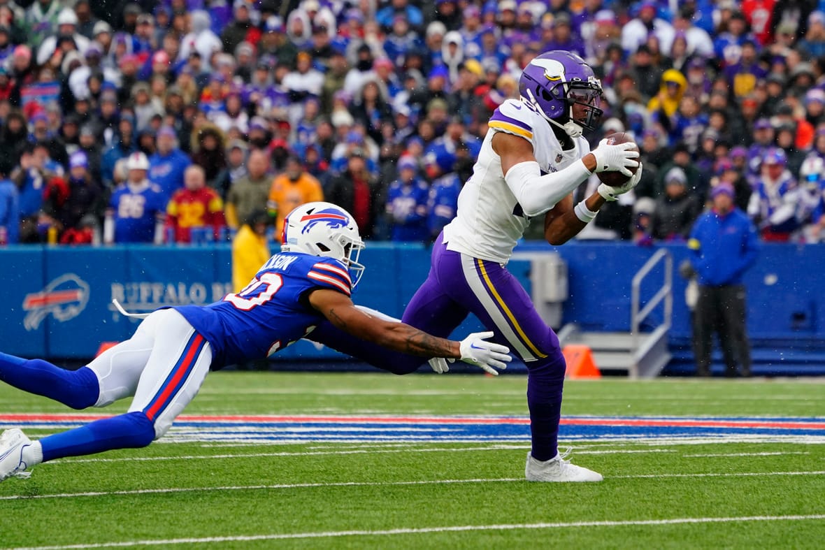 The Vikings Top Offensive Performers at Bills, per PFF