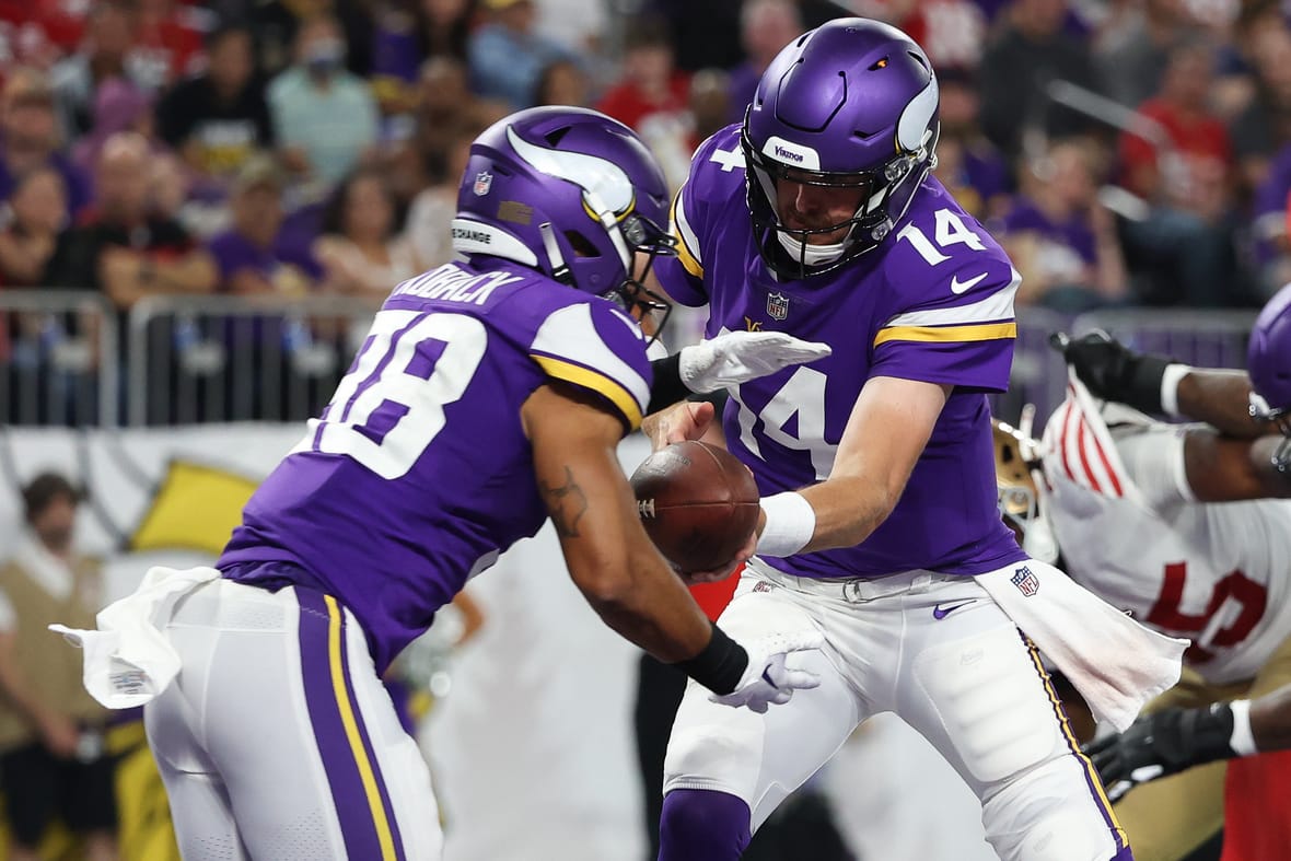 Seahawks Sign Former 