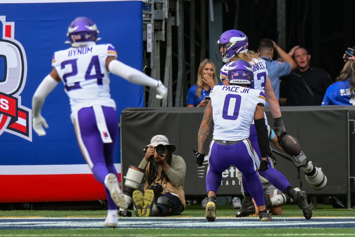 Andrew Van Ginkel celebrates interception return touchdown against Giants.