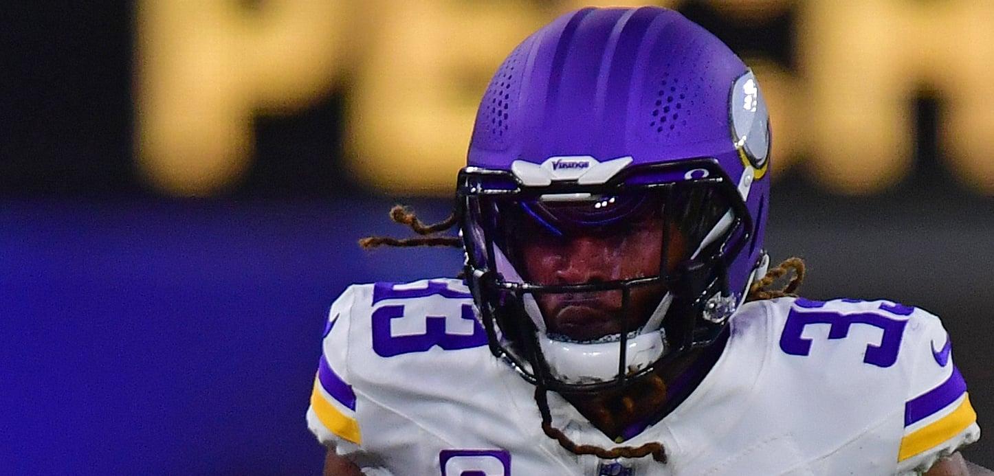 Aaron Jones Sr. rushes the ball for the Vikings against the Chargers.