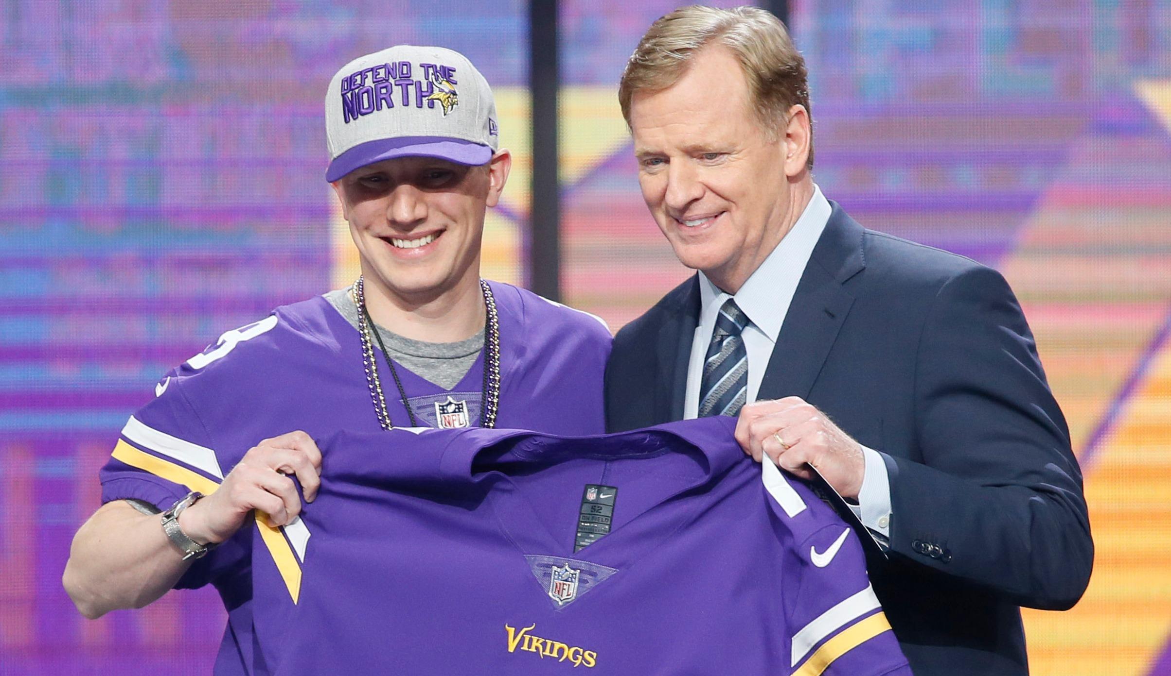 A fan poses with NFL commissioner Roger Goodell after being drafted by the Vikings in 2018.