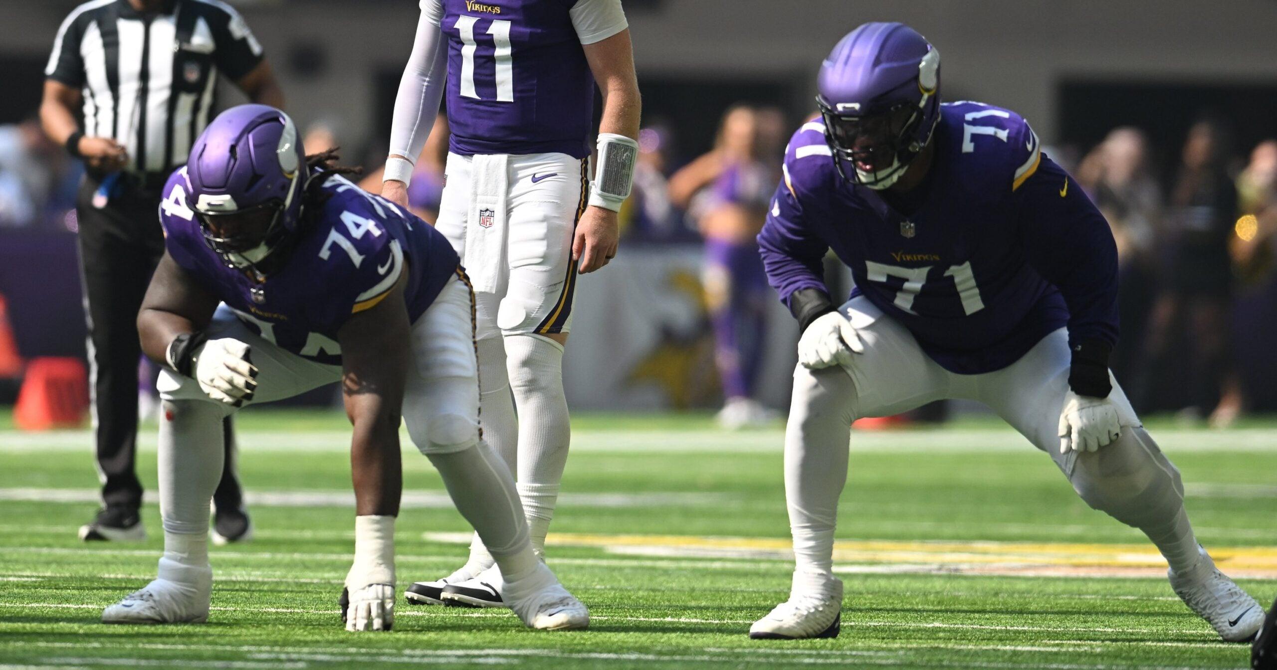 Donovan Jackson and Christian Darrisaw line up for the Vikings against the Bengals.