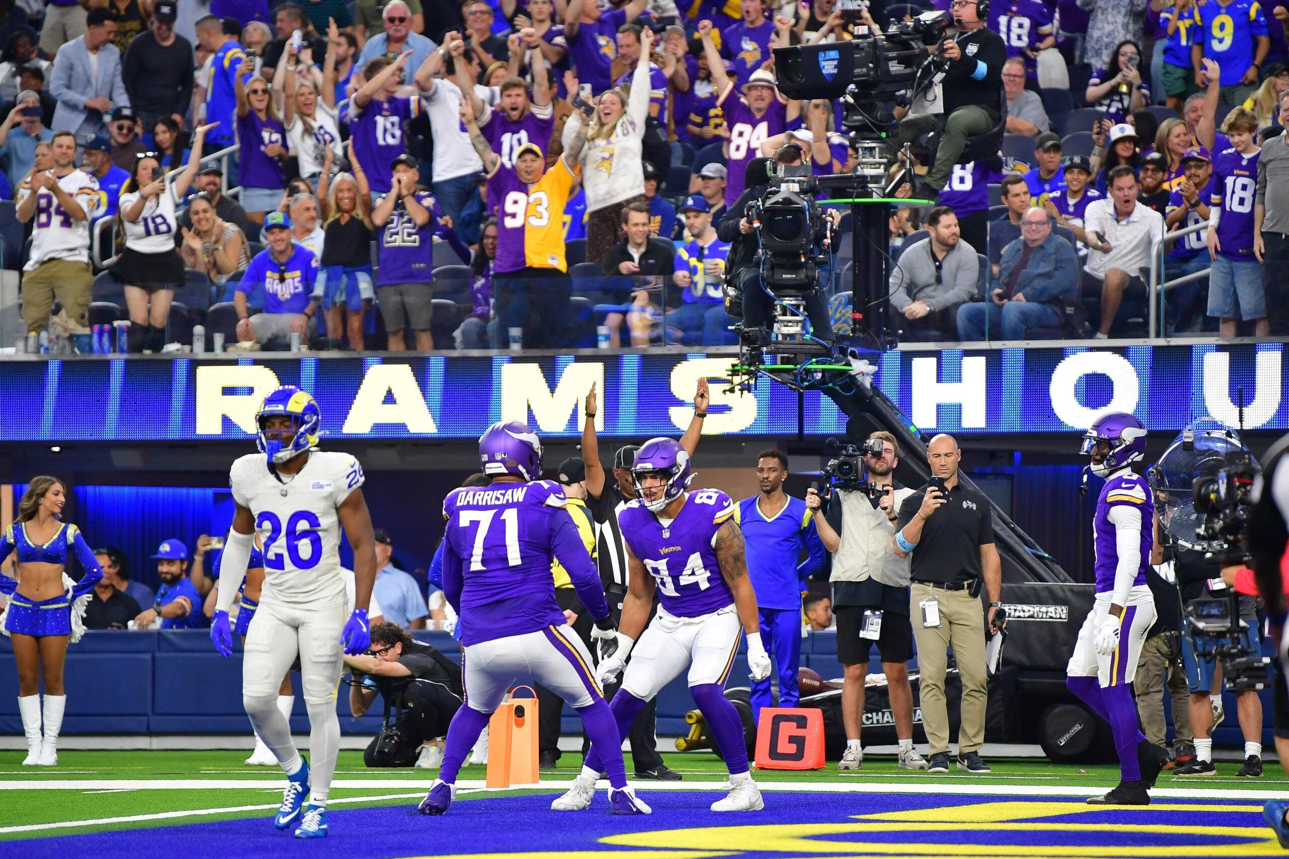 Josh Oliver celebrates a touchdown with Christian Darrisaw during the Vikings’ first-half matchup against the Rams at SoFi Stadium.