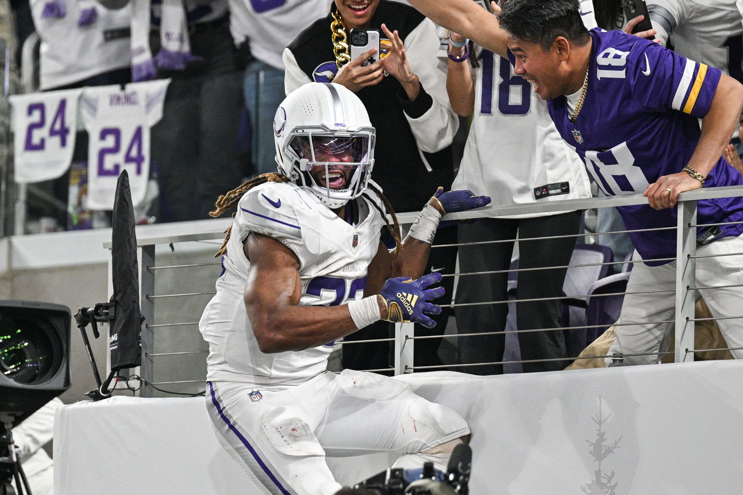 Aaron Jones celebrates a touchdown against the Bears at U.S. Bank Stadium.
