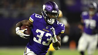 Vikings player number 39 runs with football during game.