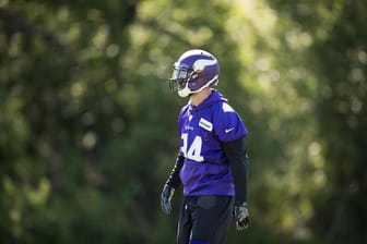 Crossroads with safety Andrew Sendejo