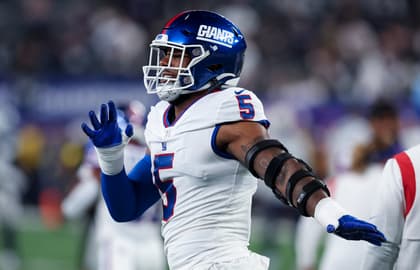 Kayvon Thibodeaux warms up before a game at MetLife Stadium with the New York Giants.