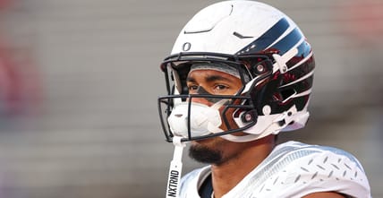 Oregon TE Kenyon Sadiq against Rutgers in 2025