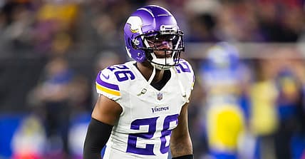 Theo Jackson lines up on defense during the Vikings’ playoff game against the Rams at State Farm Stadium.