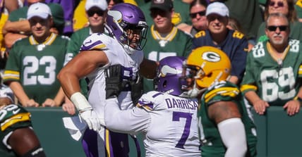 Vikings OT Christian Darrisaw lifts up a pass-catcher in 2024