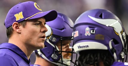 Kevin O’Connell talks with Ty Chandler before a Vikings home game