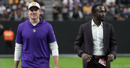 Kevin O’Connell and Kwesi Adofo-Mensah talking on the sideline