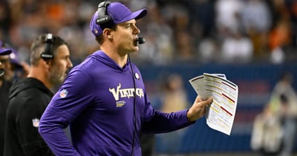 Kevin O’Connell reacts on Vikings sideline during game at Soldier Field.