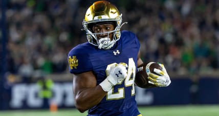Jadarian Price running the football during a Notre Dame game at Notre Dame Stadium