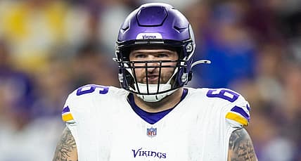 Dalton Risner lines up on the offensive line during a Vikings playoff game against the Rams at State Farm Stadium.