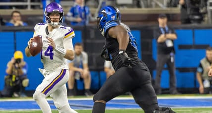 Vikings QB Sam Darnold pursued by Levi Onwuzurike in 2024.