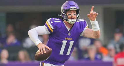 Carson Wentz scrambles during a Vikings game against the Cincinnati Bengals at U.S. Bank Stadium.