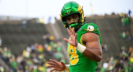 Oregon TE Kenyon Sadiq in 2025