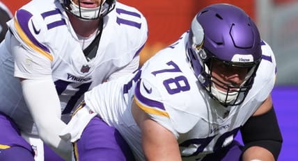Vikings center Ryan Kelly in London against the Steelers in 2025