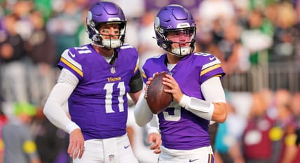 Carson Wentz warms up before the Vikings’ home game against the Eagles at U.S. Bank Stadium.
