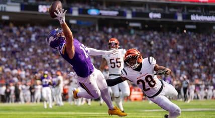 Adam Thielen attempts to haul in a pass for the Vikings in Week 3 of 2025