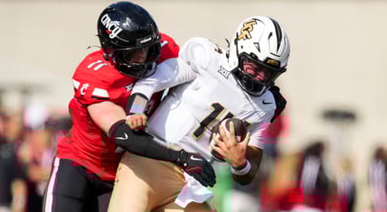 Cincinnati LB Jake Golday tackles Cam Fancher in 2025