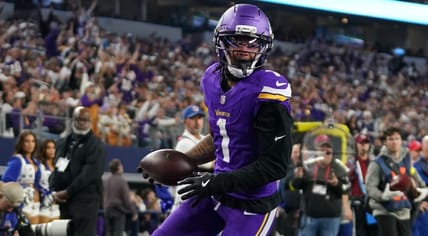 Jalen Nailor catches a second-half touchdown against the Cowboys at AT&T Stadium.