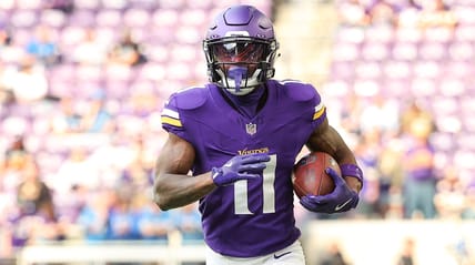 Vikings WR Trent Sherfield catches a pass in 2025.